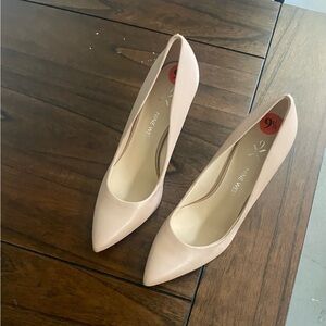 Nine West Women’s Beige Leather High Heels Size 9.5